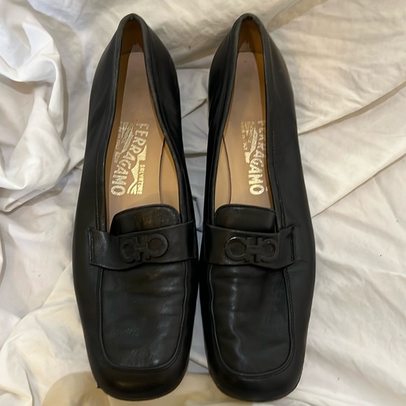 SALVATORE FARRAGAMO Leather Loafers 38.5/8.5 NARROW - Picture 1 of 4